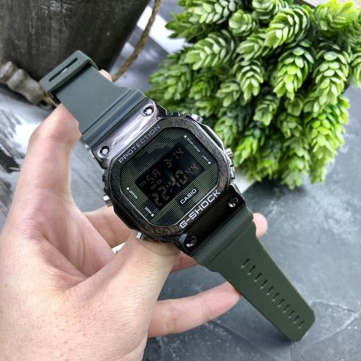 卡西欧G-SHOCK金属小方块时尚运动男表石英手GM-5600-1PR 采用了极为用心的抛光和打磨，显得质感 商品图1