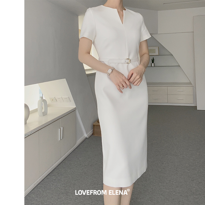 白色V领短袖腰带连衣裙