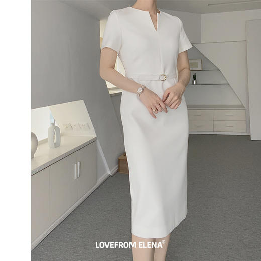 白色V领短袖腰带连衣裙 商品图0