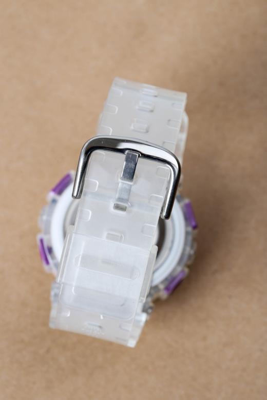 卡西欧女款热卖款，GA-110，*  * 世界时间（48个小时）； * 秒表（精确到1/1000秒）； * 倒计时； * 闹铃； * 间歇响报； * 全自动日历； * 12/24小时时制。 商品图3