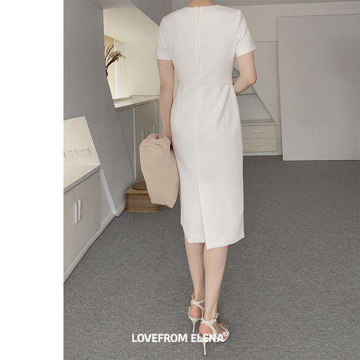 白色V领短袖腰带连衣裙 商品图2