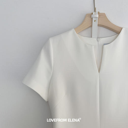 白色V领短袖腰带连衣裙 商品图12