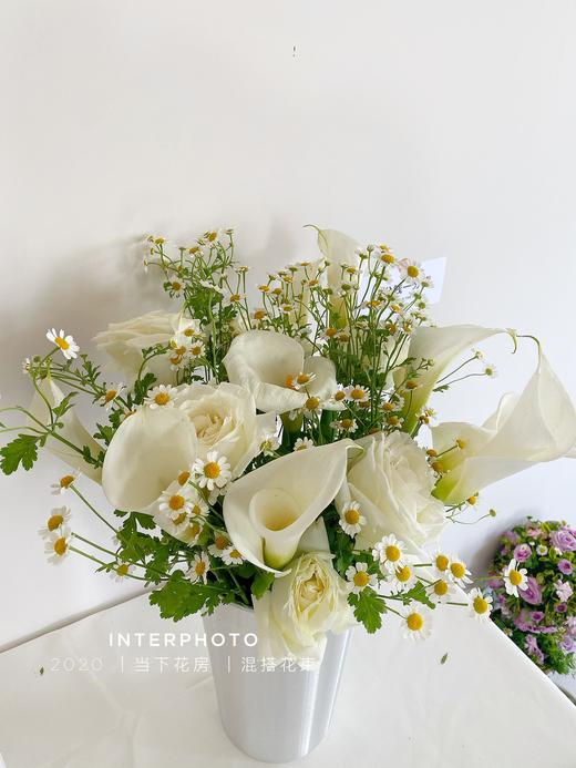 【我们结婚吧】马蹄莲9支 白色系玫瑰5支 洋甘菊4支（夏木设计） 商品图2