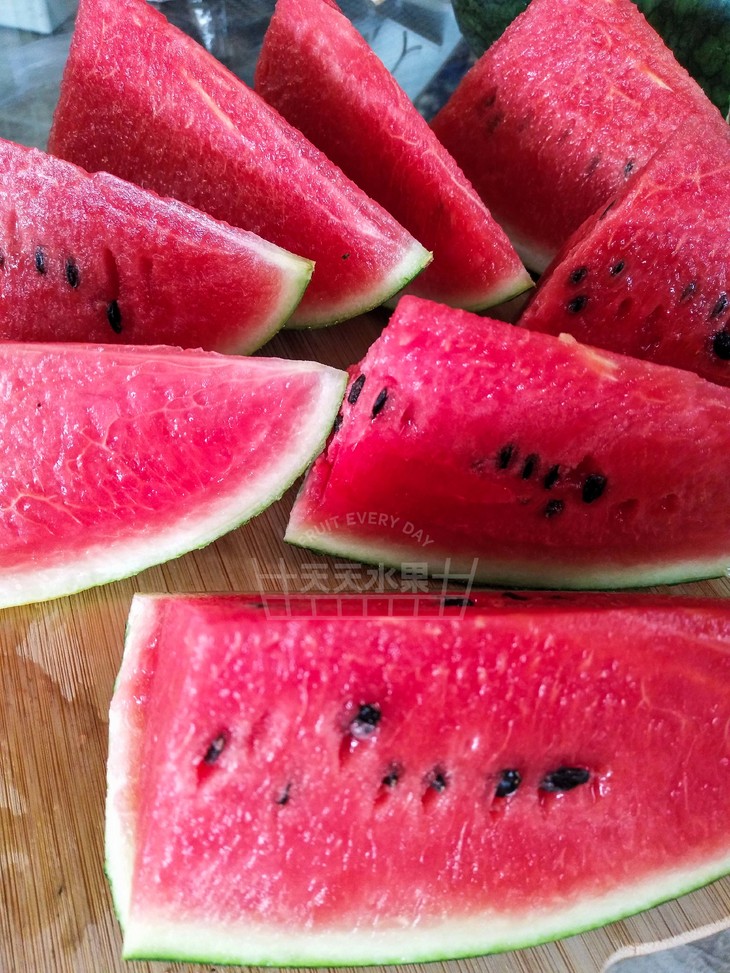 1111越南黑美人红心西瓜甜脆西瓜鲜红果肉