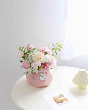 康乃馨几何小桌花（花器已更换圆柱款）