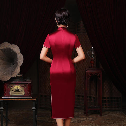 LHS-1017端庄优雅酒红刺绣中长款婚宴礼服旗袍 商品图2