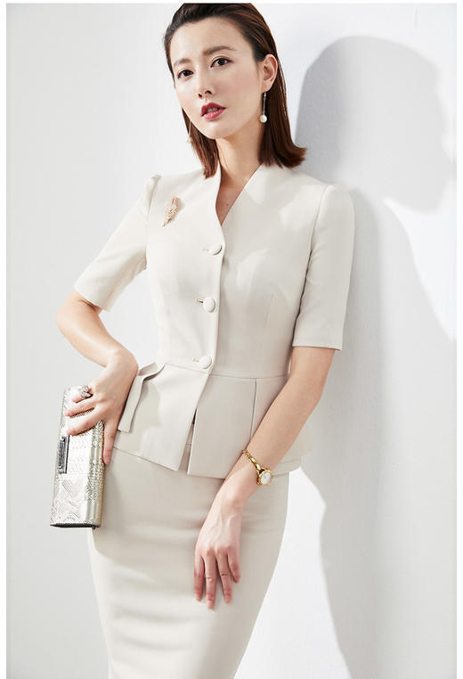 “ 腹有诗书气自华 ” J6200752X颈袖添香装杏色总裁气质工作服职业装女装套装西装套裙J6200752X预售3天左右发出 商品图1