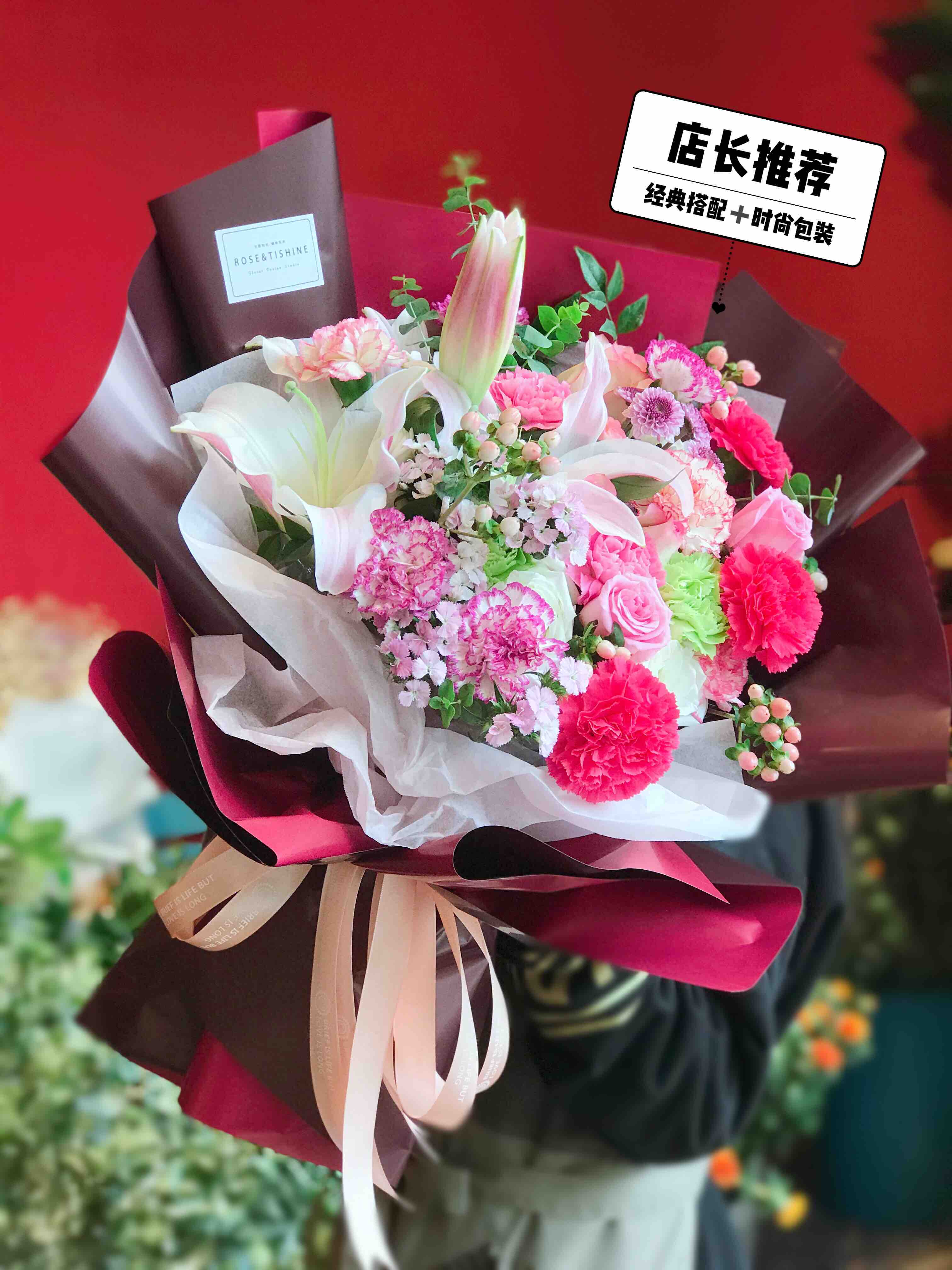 【守候温情】3朵香水百合➕18朵康乃馨➕新鲜配花配叶，精品时尚花束