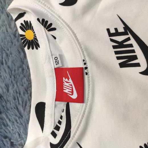 点此购买 夏季耐克×小雏菊中大童短袖套装 琦144736