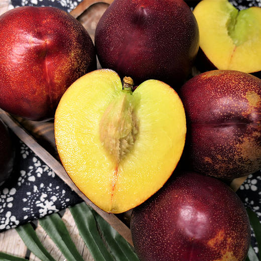高山原生态种植山东黄肉油桃 商品图1