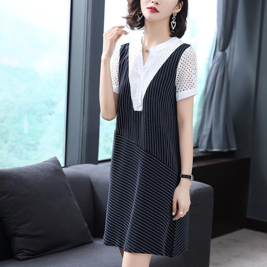 AHM-wmy9258新款假两件大码胖mm蕾丝拼接条纹连衣裙 商品图1