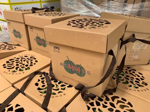 无籽麒麟瓜     皮薄，汁 多，甘甜，爽口再加上个头适中成为了西瓜中德王牌，深受市民喜爱 商品图6