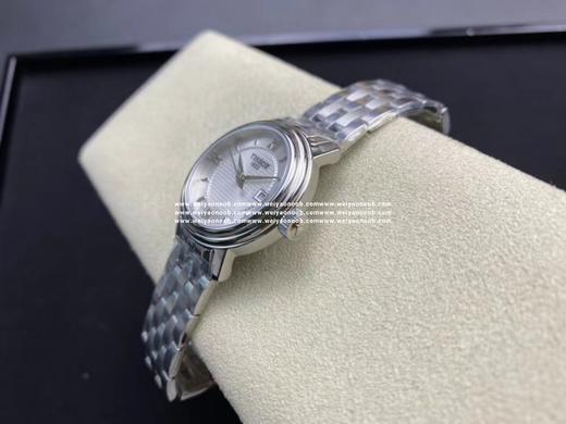 正品保真（女士）
天梭，T097港湾系列情侣对表，简洁百搭商务表，原装瑞士ETA石英机芯，全部原装配件组装，男~40mm女～28mm表径。一表一号，三码一表，全新全套出。 商品图3