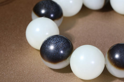 和田玉（白玉）俄籽圆珠手串 /直径20mm 商品图2