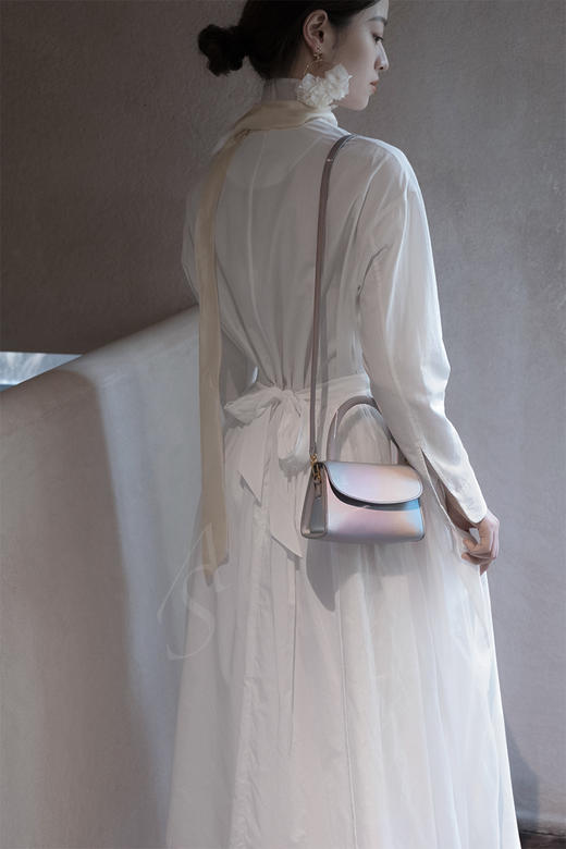 By Far  彩虹镭射/镭射/灰褐色迷你鳄鱼纹迷你两用包 商品图1