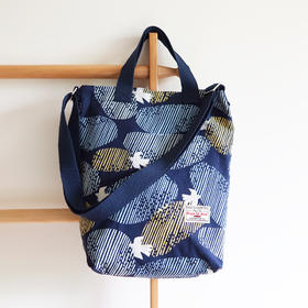 HUGOJIRO竖版手提斜挎包插画mother's day