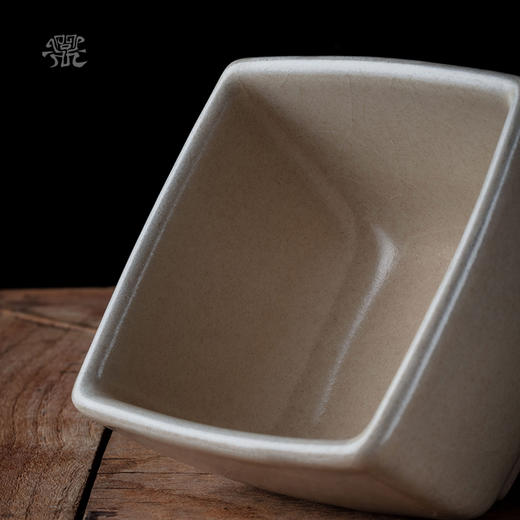 问鼎哥窑传世款方鼎杯 商品图3