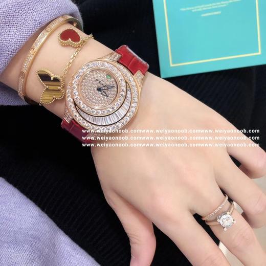 新款
格拉芙（GRAFF）
非真金真钻，价格亲民。
直径38mm
瑞士石英机芯
原装工艺烤蓝针，月亮形T钻采用国际珠宝相同镶嵌工艺（纯手轨道镶嵌）此镶嵌工艺是梵克雅宝独创专利！手工镶钻火光跟亮度军跟南 商品图2