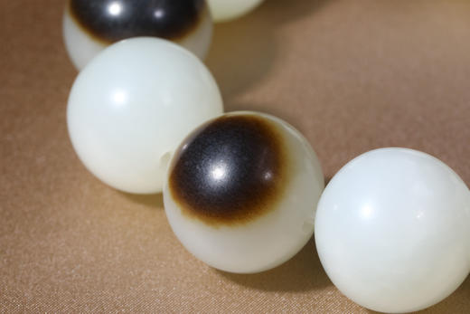 和田玉（白玉）俄籽圆珠手串 /直径20mm 商品图3