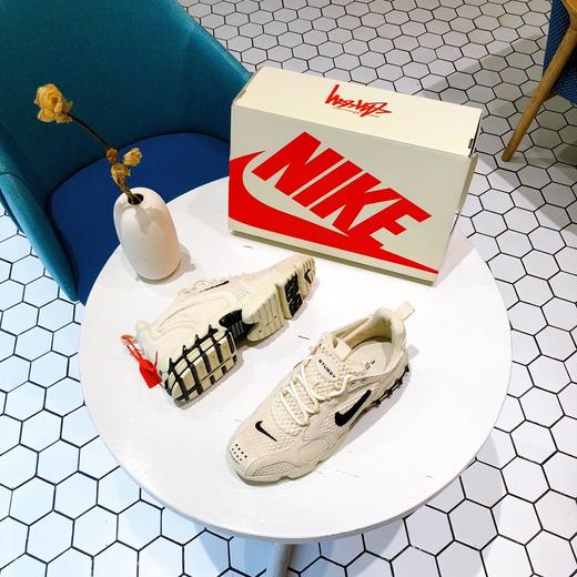 点此购买耐克stussy男女款复古慢跑鞋98144922