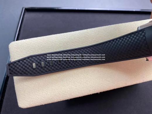 V6 万国海洋时计系列三针，尺寸42x17mm，搭配9015自动机械机芯，蓝宝石镜面，316精钢表壳表链，夜光表盘指针，折叠扣，防水大于50米 商品图4