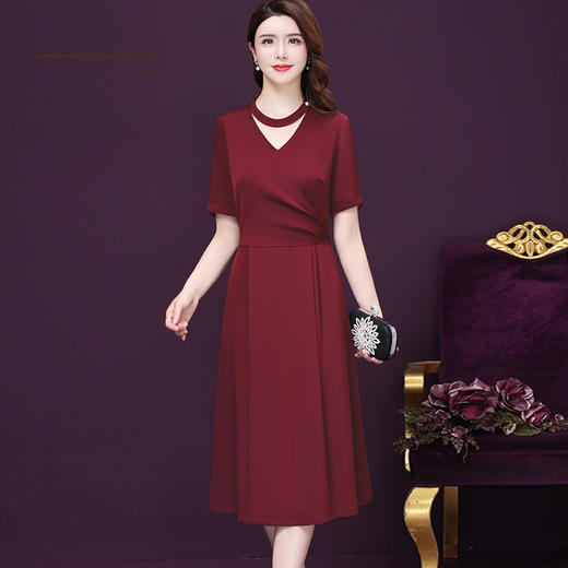 WXY-1073X夏新款大码纯色V领阔太太宽松简约气质礼服 商品图0