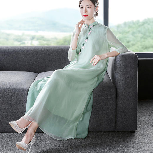 YXF-Y9421夏新款复古立领真丝欧根纱绣花七分袖中长旗袍连衣裙 商品图2