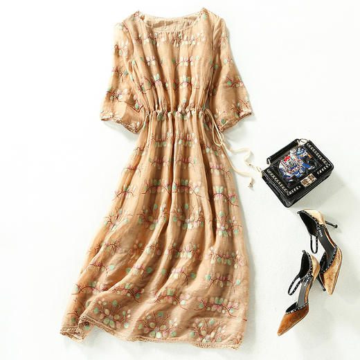 舒适民族风仿真丝顺纡圆领绣花连衣裙nyt20090