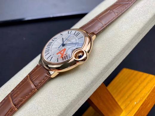 V6 厂 卡地亚 全玫瑰金 蓝气球 可搭载皮带和钢带，42mm 直径42x13mm，搭载2824自动机械机芯，316精钢表壳，凸形鱼眼蓝宝石镜面，烧蓝钢针，折叠扣，防水50米！乱真之作！ 商品图12