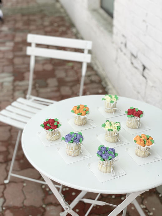 奶油裱花纸杯蛋糕 商品图0