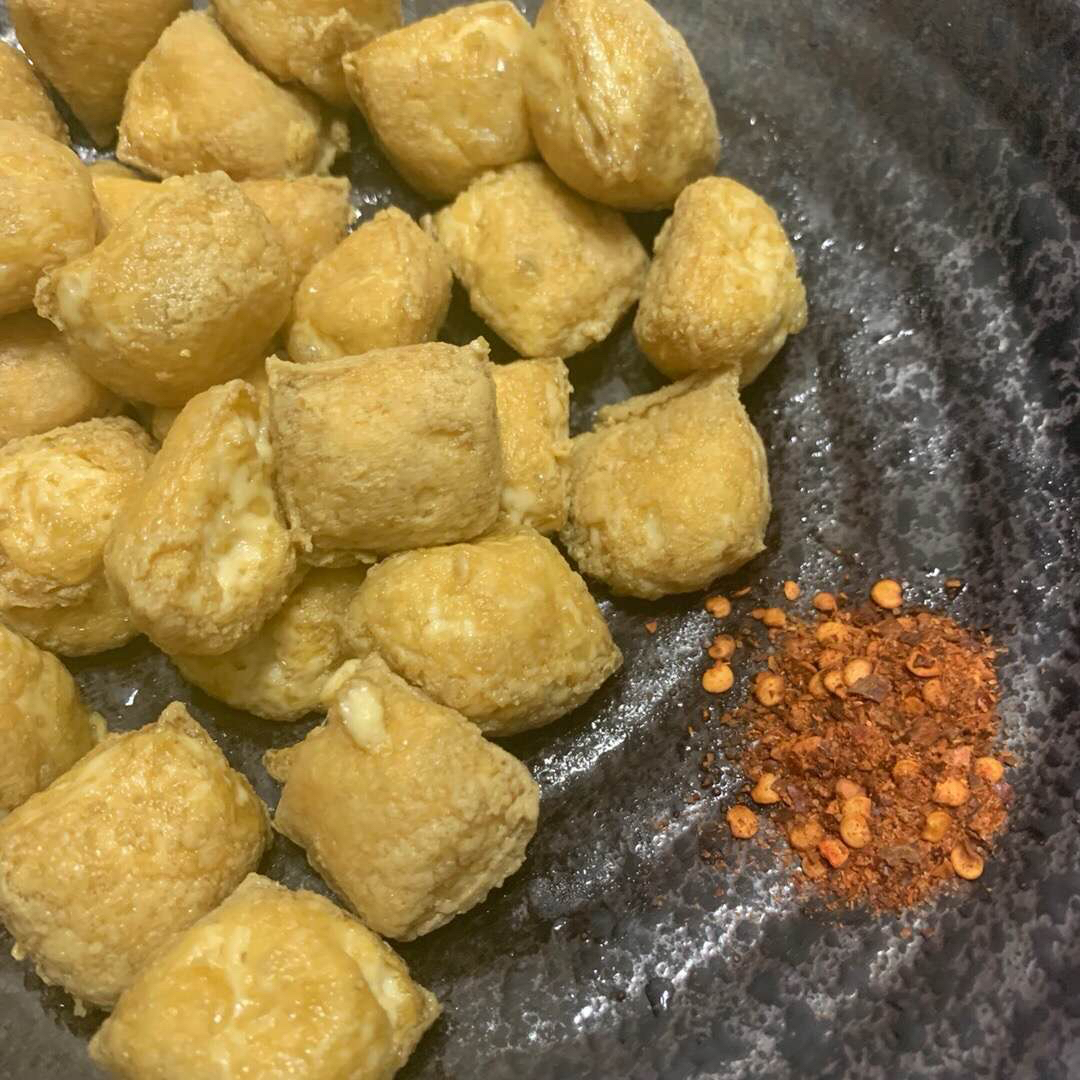 云南石屏包浆豆腐这款是能一口爆浆的小豆腐来自云南的豆腐之乡石屏