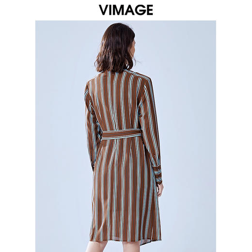 VIMAGE纬漫纪新款时尚不规则V领收腰显瘦条纹雪纺连衣裙V1307904 商品图10