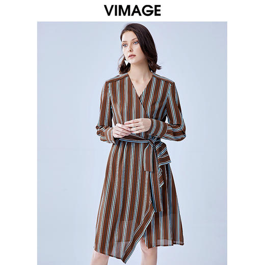 VIMAGE纬漫纪新款时尚不规则V领收腰显瘦条纹雪纺连衣裙V1307904 商品图4