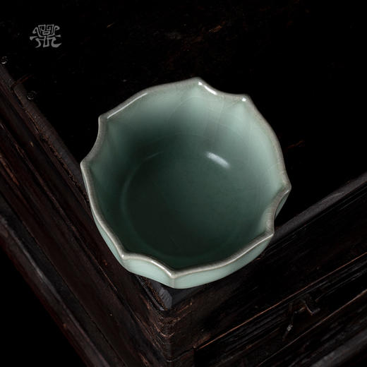问鼎官窑宋青镜花杯 商品图1