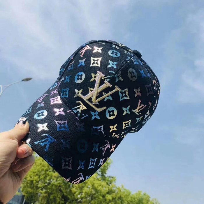 lv专柜满印 炫彩渐变色棒球帽!