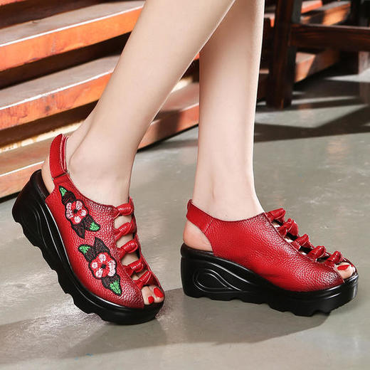 ZYFS9841新款民族风坡跟镂空透气真皮凉鞋 商品图1