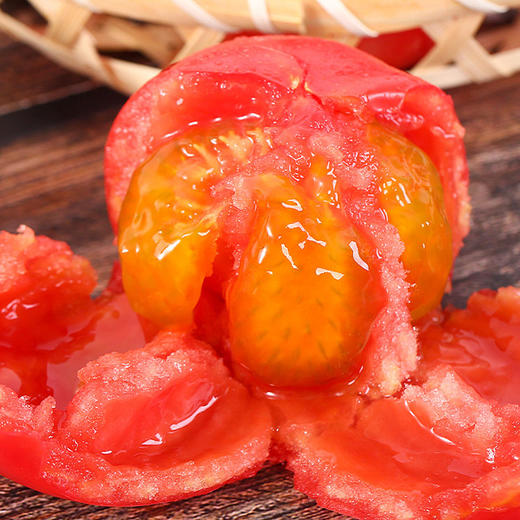 新疆吐鲁番西红柿酸甜可口营养丰富沙瓤果肉