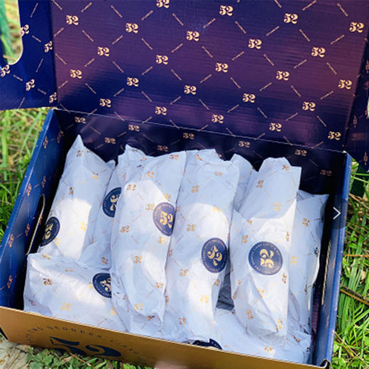 52度良作地瓜| 52度地瓜含丰富的膳食纤维又能有效阻止糖分变为脂肪，促进胃肠蠕动和防止便秘。每100克52度良作红薯仅含1.3克脂肪、36大卡热量，是理想的低脂低卡食品，堪称没有负担的甜蜜~ 商品图9