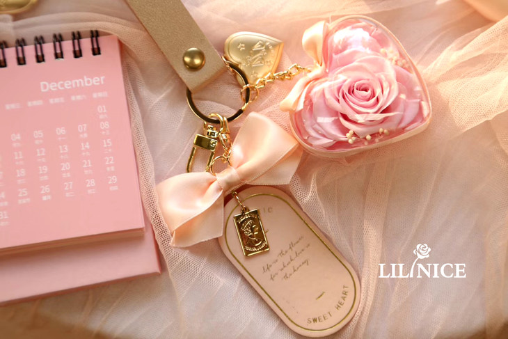 爱与光明心形永生花挂件