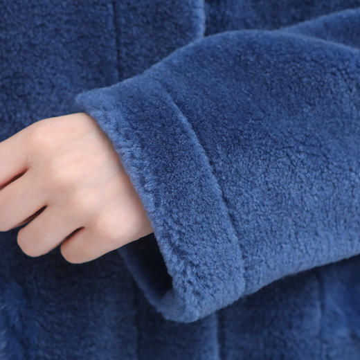 佐尔美冬季新款气质简约潮流纯色连帽羊剪绒大衣E84YJ32 商品图3