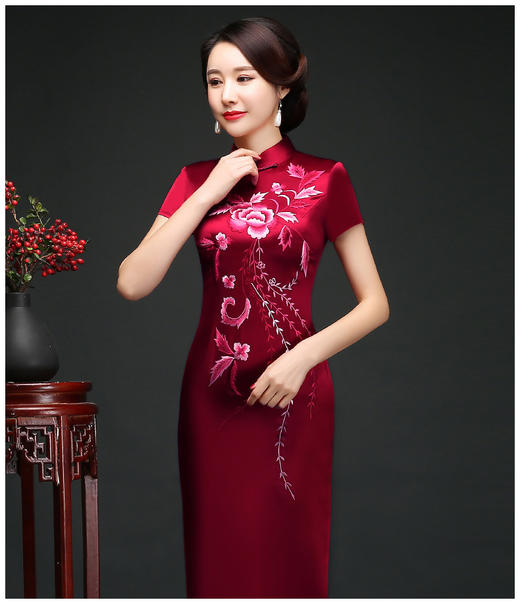 LY-00812妈妈装婚宴服长款端庄大气修身显瘦厚缎刺绣旗袍 商品图8