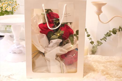 玫瑰赞礼：礼袋里有一捧玫瑰花束和酸奶芝士慕斯花球 商品图4