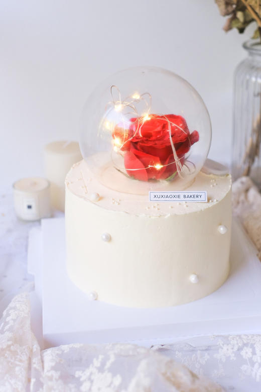 玫瑰水晶球：水晶球里的玫瑰花代表唯一的你，还有一串灯串 商品图0