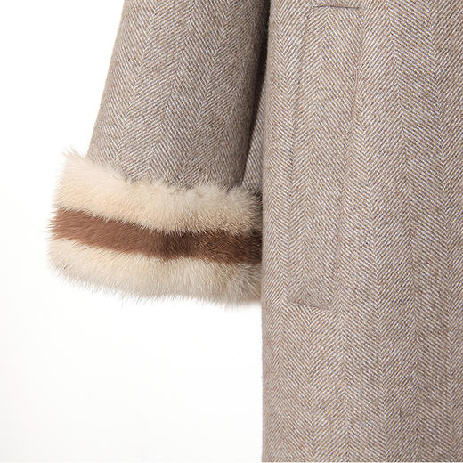 佐尔美冬季新品 纯色气质中老年女士中长款羊剪绒毛领大衣E84YJ27 商品图2