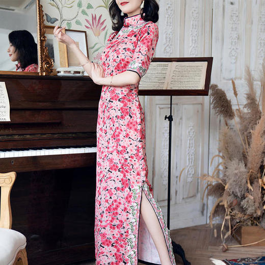 OY-90300立领斜襟中袖印花长款低开叉旗袍 商品图3