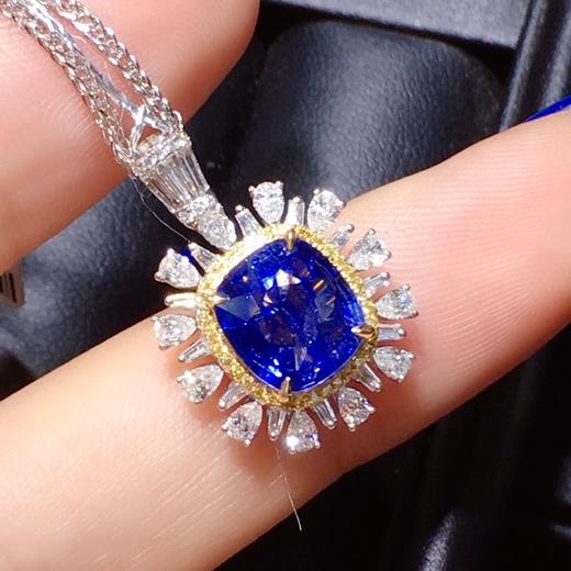 矢车菊蓝宝石吊坠新品235克拉18k矢车菊蓝宝石吊坠火彩饱满晶体浓郁