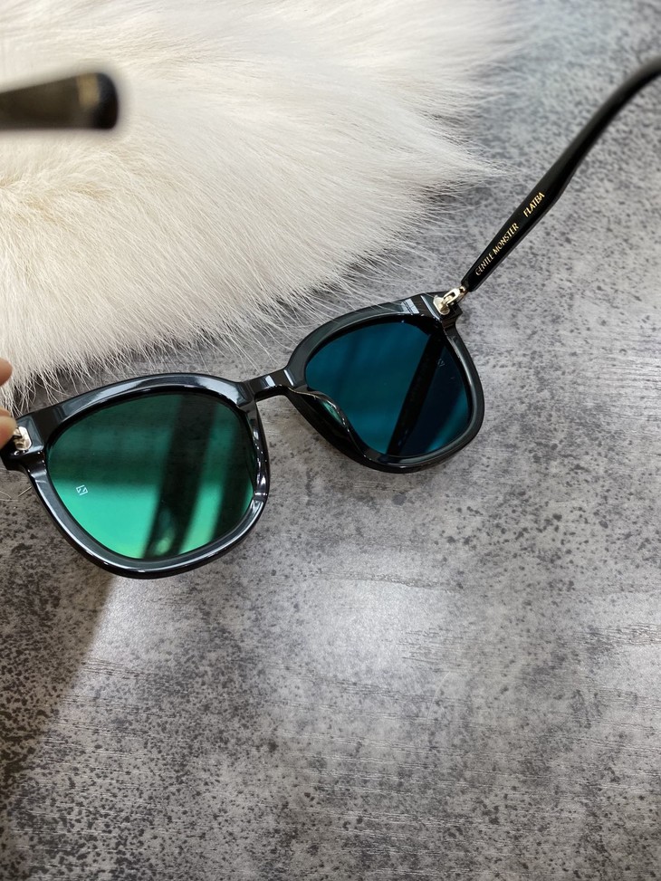 gm six bears/her 墨镜