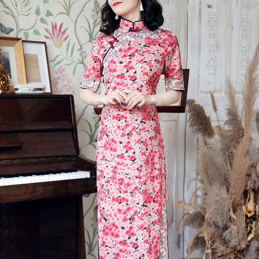 OY-90300立领斜襟中袖印花长款低开叉旗袍 商品图2