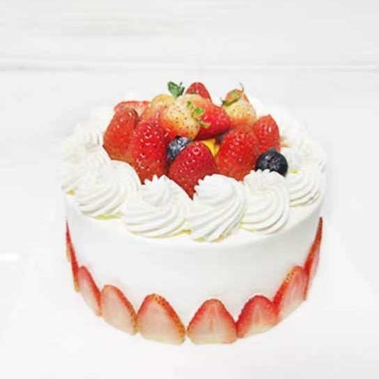 草莓围边🍓蛋糕（动物奶油）