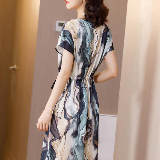 KQ-81070新款系带收腰条纹印花桑蚕丝连衣裙 商品图4